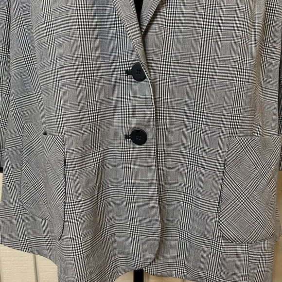 Universal Standard Meg Blazer Glen Plaid with 3/4 Sleeves, size Medium (18/20). - Picture 7 of 8